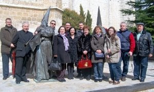 El grupo de integrantes de la Cofradía Nuestra Sra de la Soledad, en su visita a la ciudad de Palencia, donde vivieron unas intensas jornadas.