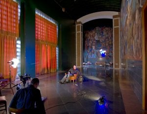 La sala de pinturas del teatro de la Universidad Laboral está siendo uno de los platós en los que se rueda el documental. ::
E. C.