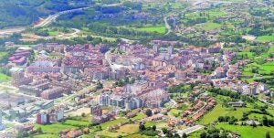 Una vista aérea de la capital del concejo, Pola de Siero, uno de los núcleos urbanos en constante crecimiento. ::
FERNANDO CASTRO