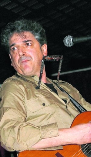 Toli Morilla, en directo en una imagen de archivo. ::
LVA