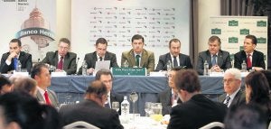 Leandro Waissman (Argentina), Óscar Jesús Cabello Sarubbi, embajador de Paraguay; Íñigo Noriega, director de EL COMERCIO; José Manuel Rivero, consejero de Economía y Empleo; Pablo Junceda, director general de Banco Herrero; Juan Carlos Pita Alvariza, embajador de Uruguay, y Pedro Miguel da Costa e Silva (Brasil). ::                             PALOMA UCHA