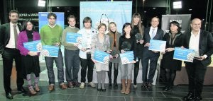 De izquierda a derecha, Carlos Urioste, gerente de ELCOMERCIO.es; Leticia Blanco, de 'Vintage &amp; Chic'; Aser Morís, de Morís Arroes; dos representantes de Valgrande Pajares; Patricia Bernardo, del Ayuntamiento de Gijón, entre Pepa Telenti y Lucía García, de Laboral; los representantes de Cheese from Asturias, encabezados por María Esther Fernández; y Rixar García, de TaxiOviedo. ::                             LUIS SEVILLA