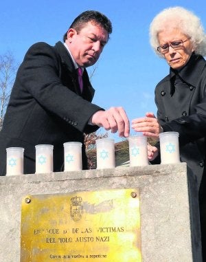 En recuerdo de las víctimas del Holocausto
