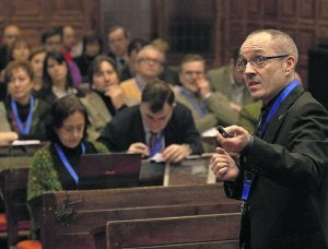 Un momento de la jornada de trabajo en el Aula Magna. ::
ALEX PIÑA