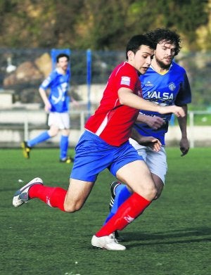 Un lance del encuentro entre el Valsa y el Turón. ::
ANDRÉS CASTILLO