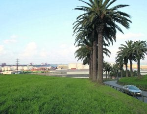 Parcela del Hospital de Jove en la que se construirá el futuro velatorio de Funeraria Gijonesa. ::                             A. PIÑA