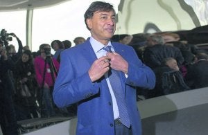 Lakshmi Mittal, durante la inauguración de Orbit, el monumento olímpico de Arcelor en Londres. ::                             REUTERS