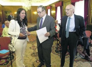 Miriam Cueto, Juan Velarde y Teodoro López Cuesta. ::
MARIETA