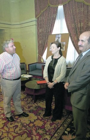 Álvarez, Rodríguez y Díaz, ayer en la presentación del ciclo. ::                             S. LÓPEZ