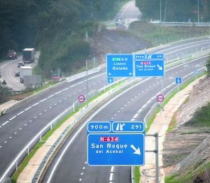 El próximo martes, Ana Pastor, ministra de Fomento, inaugurará el tramo San Roque-Pendueles de la autovía del Cantábrico. ::                             NEL ACEBAL