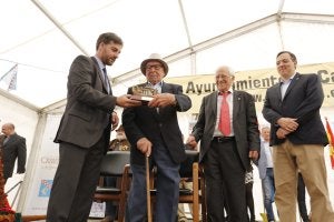 Urbano Huerta es agasajado en presencia del padre Ángel. ::
CITOULA