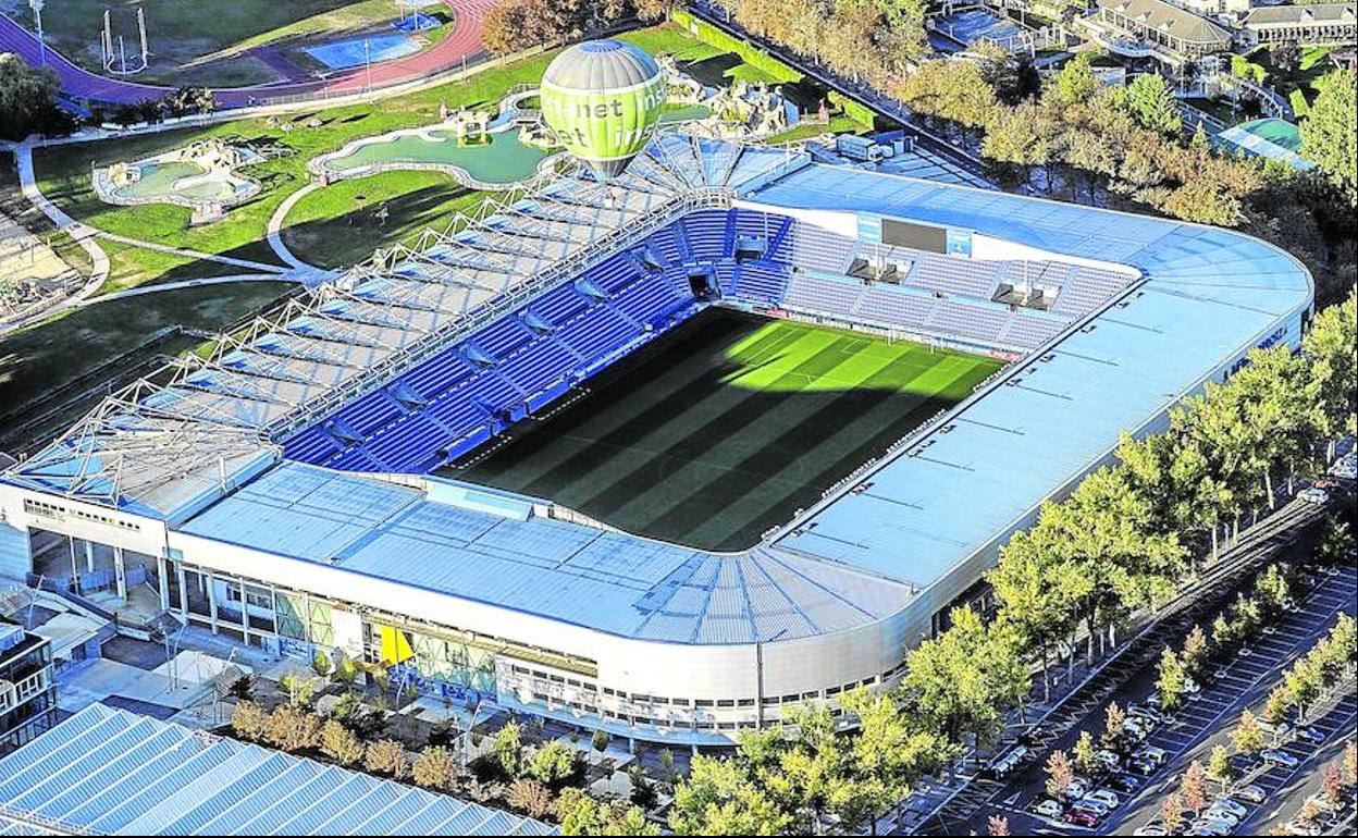 Imagen aérea del estadio de Mendizorroza, que sufrirá una importante reforma en los próximos años.
