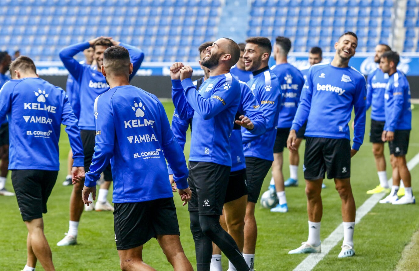 Fotos: El Alavés entrena en Mendizorroza