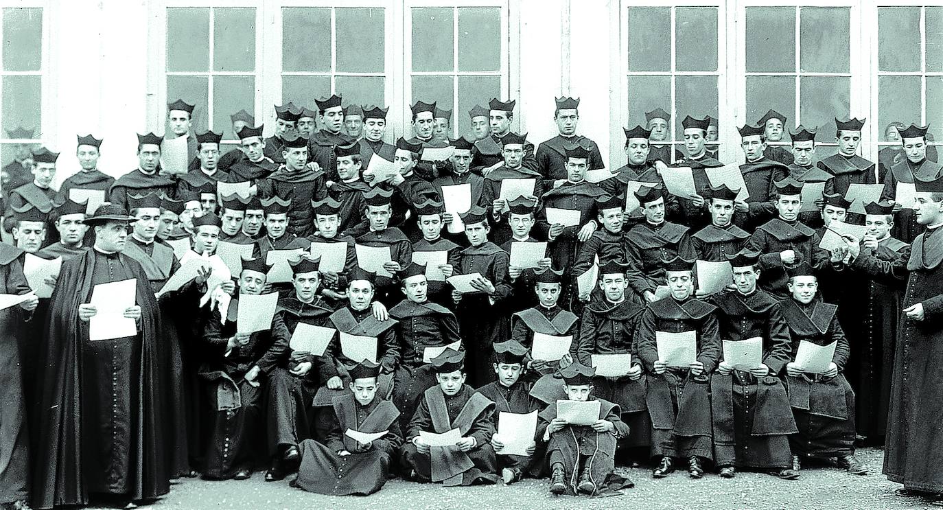 Integrantes del orfeón del Seminario vitoriano en la década de los 20 del siglo pasado.