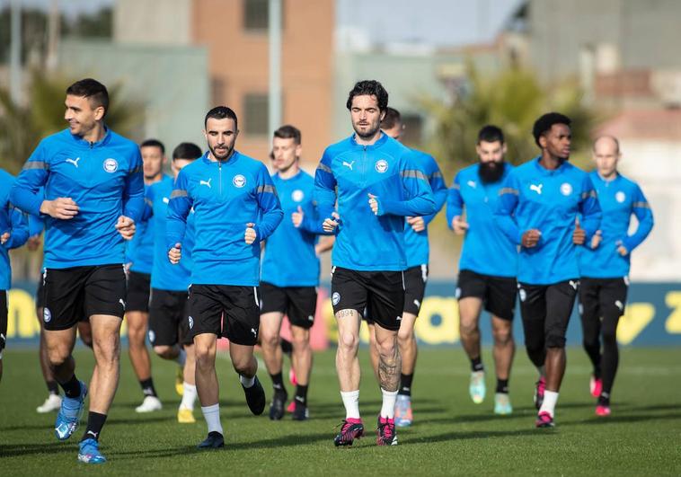 El Alavés realiza el último entrenamiento en la ciudad deportiva del Villarreal.