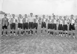 Formación titular del Alavés de la temporada 1924-25.