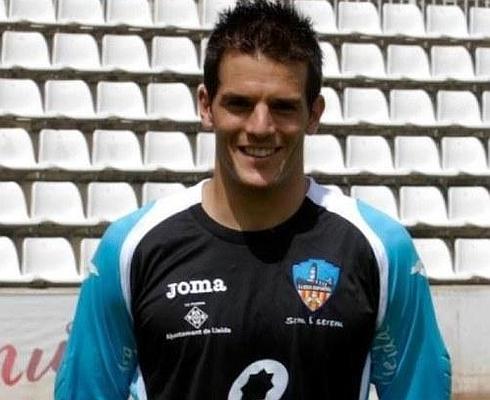 Pau Torres, con la camiseta del Lleida. 