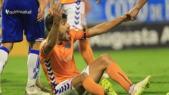 Manu García protesta durante un partido contra el Zaragoza