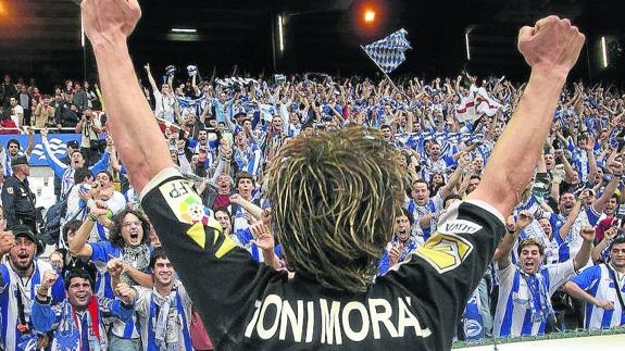 Toni Moral celebra el gol logrado en Balaídos para sellar la permanencia en Segunda en 2008.