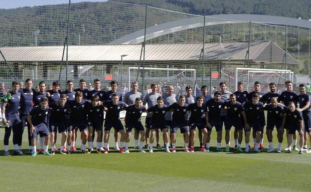 Casi una treintena de jugadores iniciaron la pretemporada el pasado 3 de julio a las órdenes de José Ángel Ziganda, que se estrenaba en el cargo. 