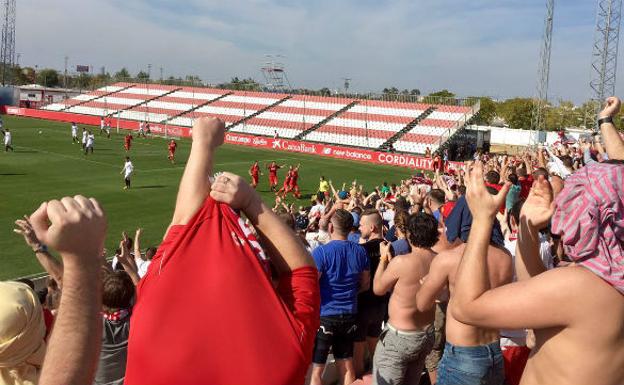 Cientos de aficionados del Spartak acudieron al partido de la Europa League.