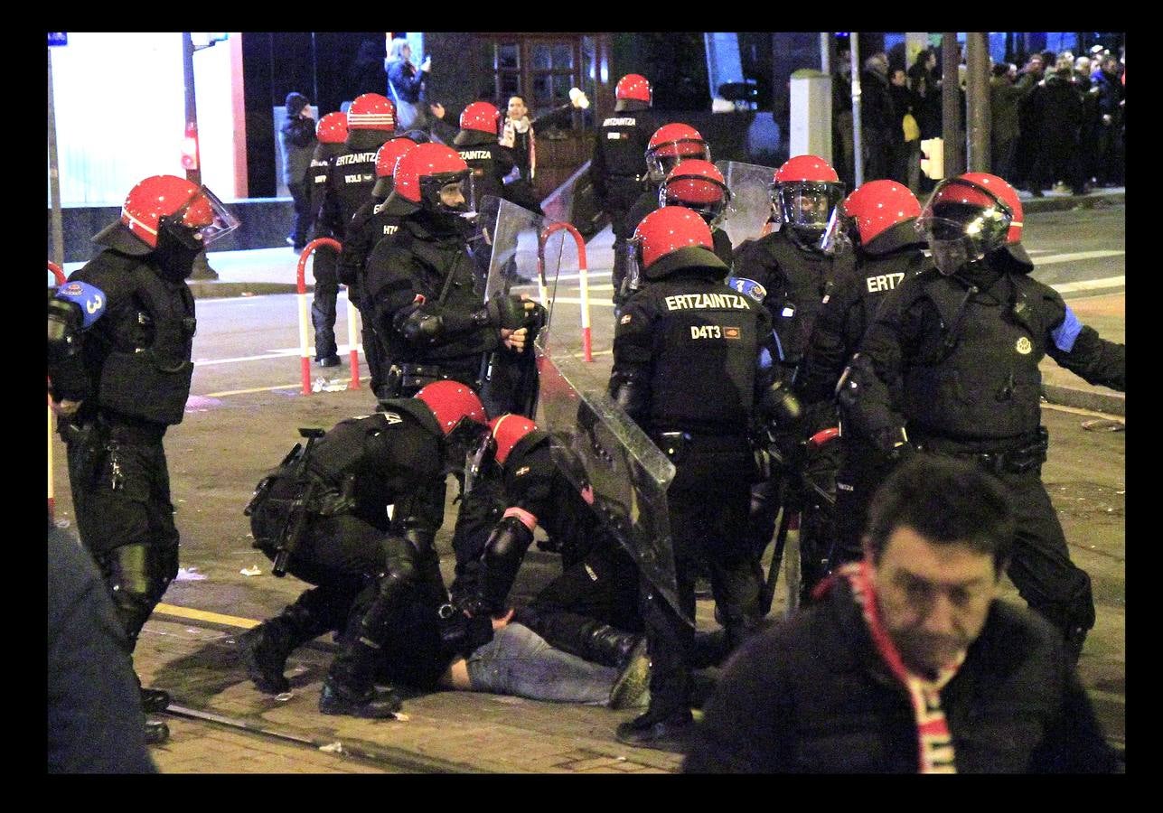 La Ertzaintza ha desplegado un enorme despliegue de seguridad ante el peligro de los radicales del conjunto ruso
