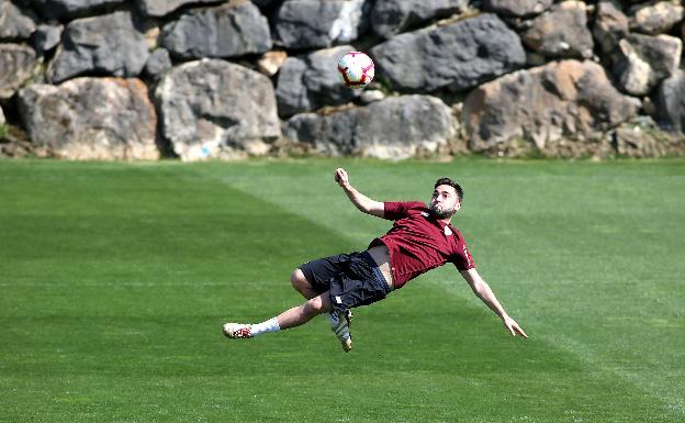 Unai López, autor del primer gol, se ejercita en Lezama. 