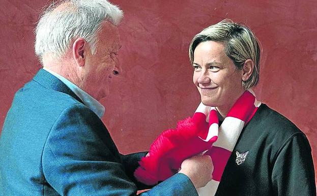 El Athletic entrega el One Club Woman a la alemana Jennifer Zietz