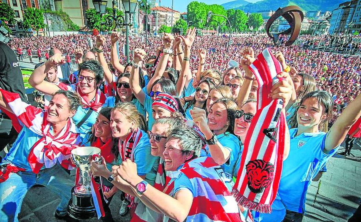 Celebración del último titulo rojiblanco en la 2015/16. 