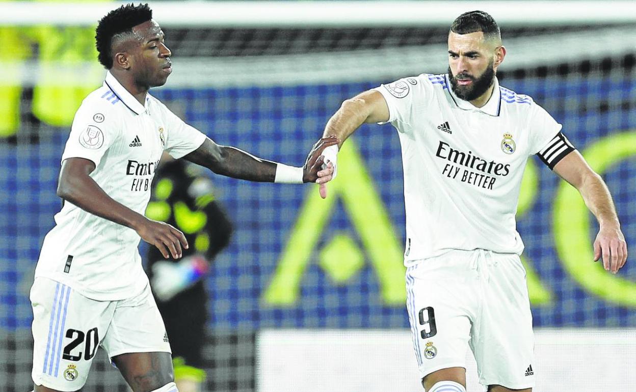 Vinicius y Benzema forman una pareja temible en el ataque del equipo blanco. 