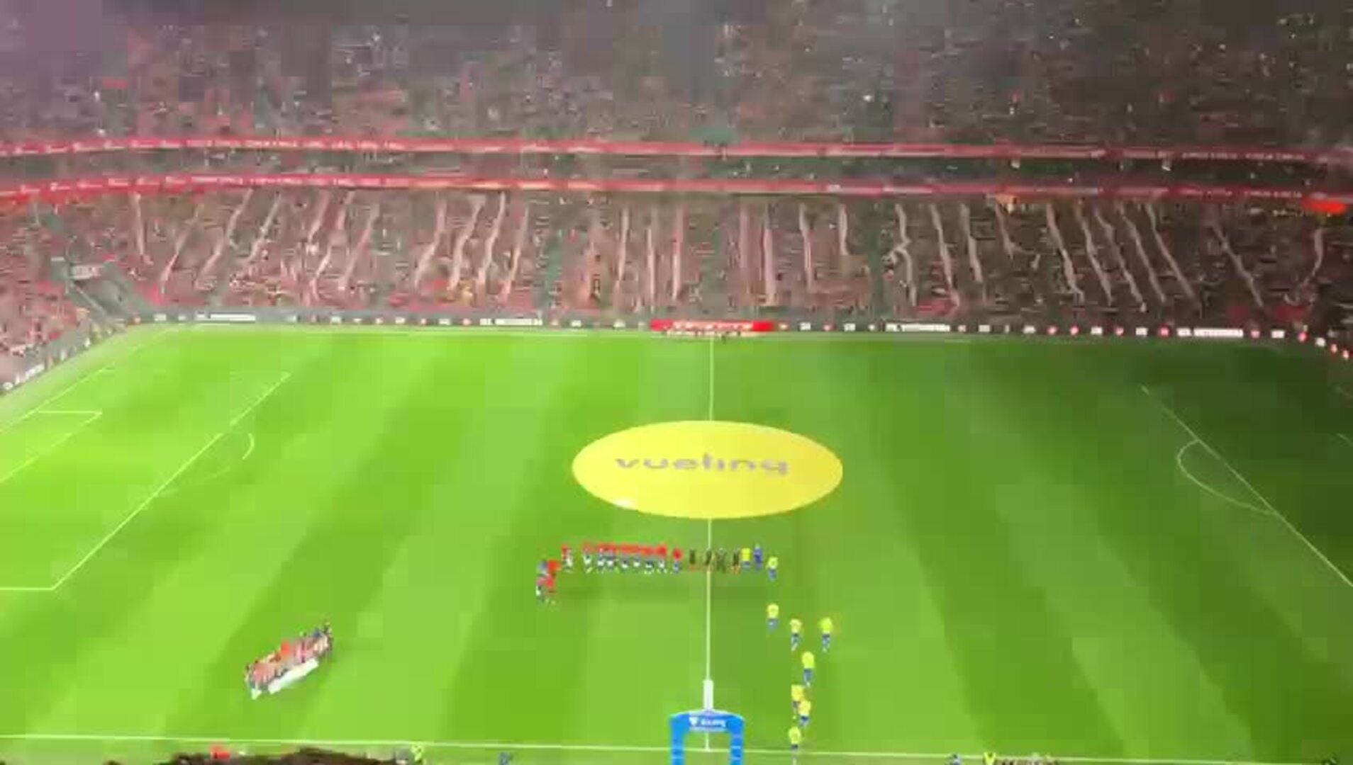 Athletic y Cádiz saltan al césped