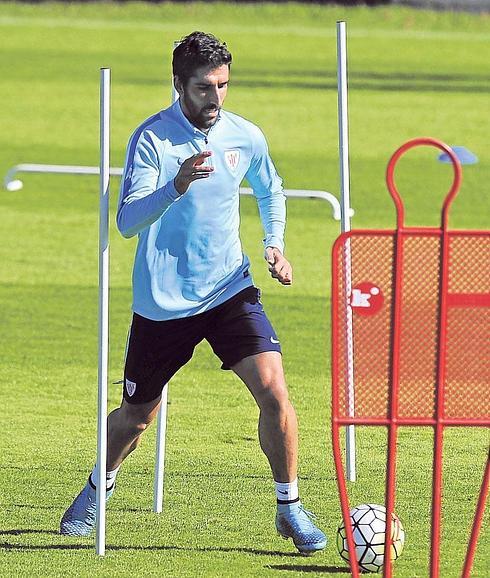 Raúl García, en un entrenamiento.