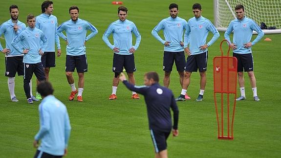 Varios jugadores, durante un entrenamiento.