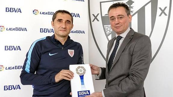 Valverde ha recogido su premio en Lezama.