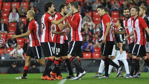 Los jugadores del Athletic celebran un tanto.