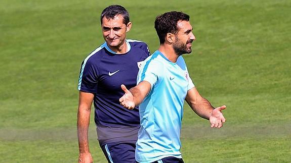 Balenziaga y Valverde en un entrenamiento en Lezama.