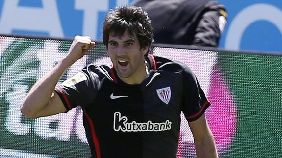 Mikel San José celebra un gol con el Athletic.