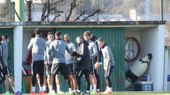 Valverde, junto a a sus jugadores.