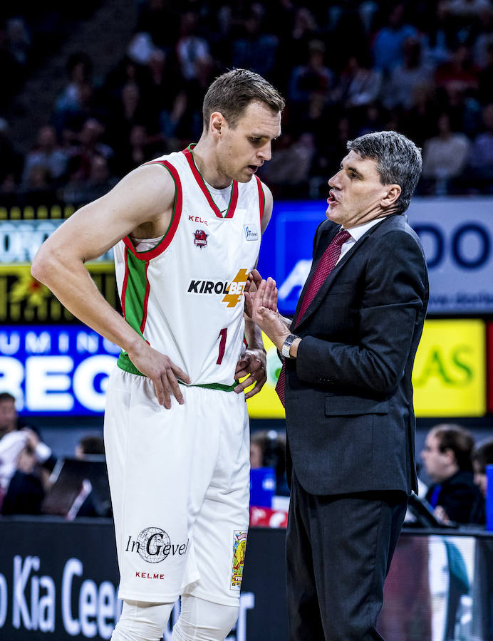 Fotos: Las imágenes del Baskonia - Manresa