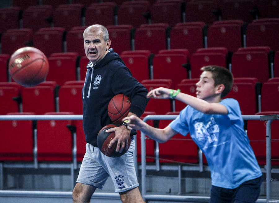 Fotos: Los niños del campus del Baskonia saltan a la cancha