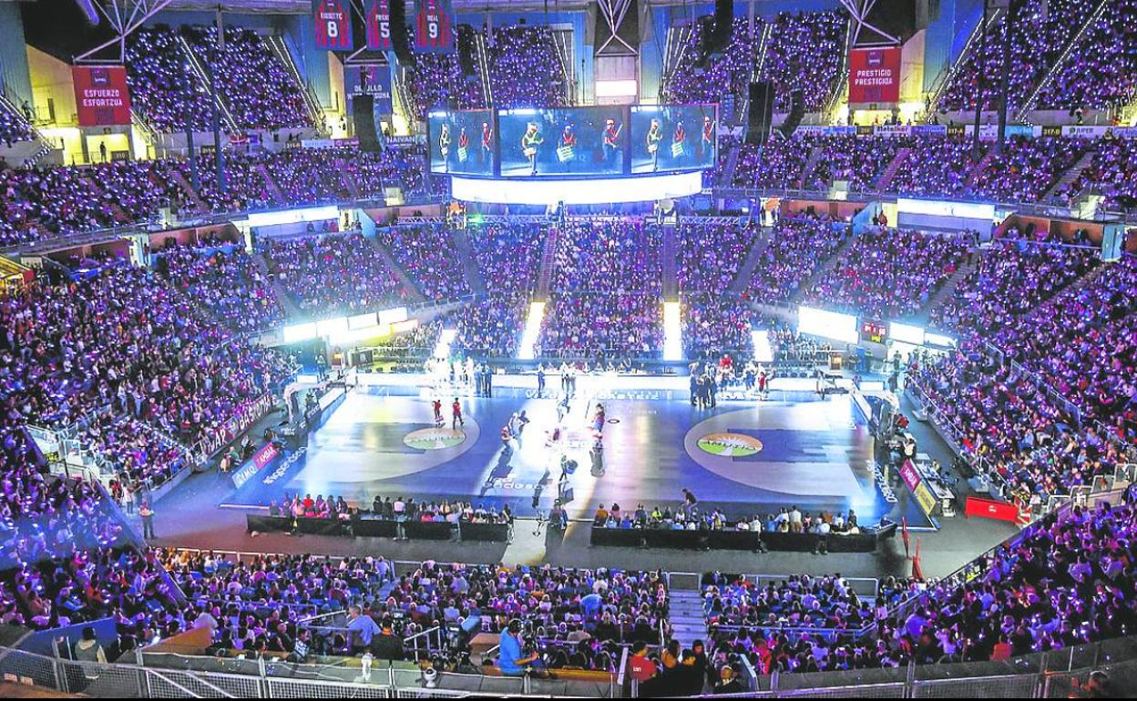 Las pulseras LED volverán a llenar de colorido las gradas de un Buesa Arena hasta la bandera