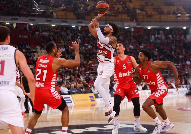 Howard, único azulgrana a la altura del Pireo