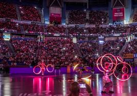Imagen del Buesa Arena durante un tiempo muerto del Baskonia-Bilbao Basket.