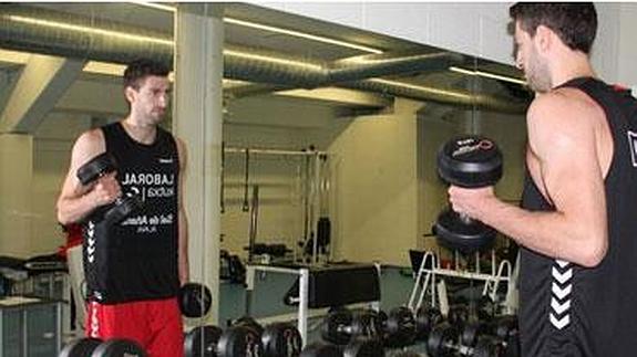 Shengelia trabaja en el gimnasio