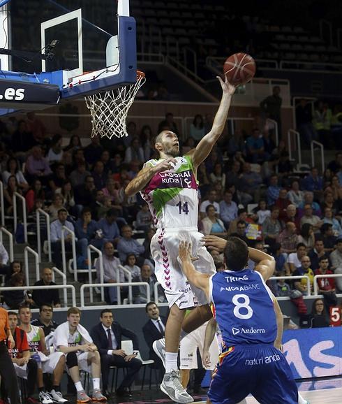 Tillie rebotea el pasado sábado en la cancha del Andorra