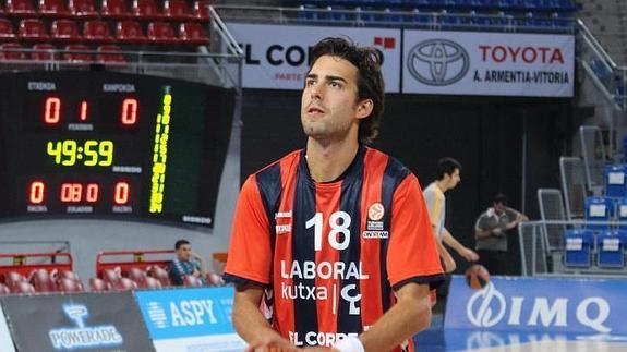 Sasha Vujacic, entrenando antes del choque de Euroliga.  