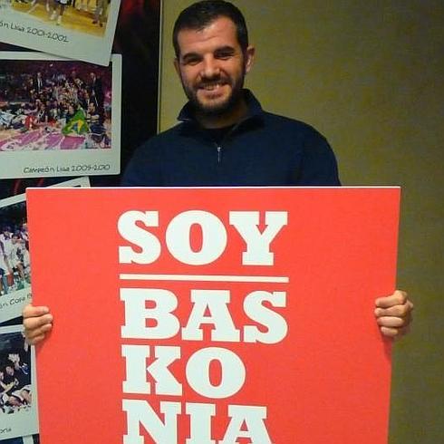 El periodista vitoriano Héctor Fernández, durante la campaña ‘Soy Baskonia’. 