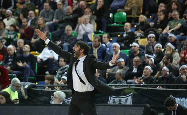Álex Mumbrú durante un partido del Bilbao Basket.