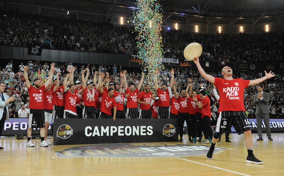 Los jugadores del Bilbao Basket celebran el ascenso a la ACB.