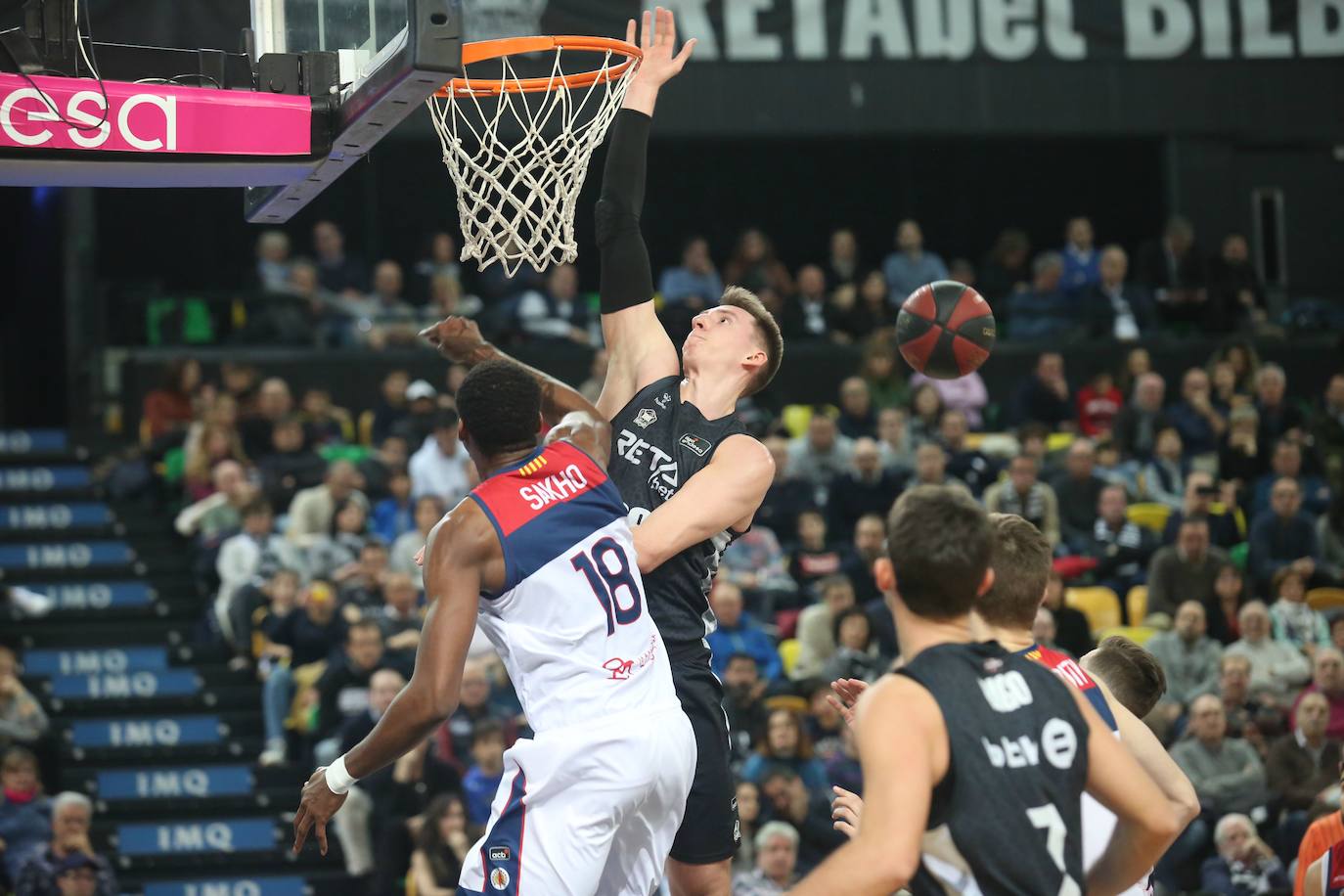 Fotos: Victoria del RETAbet Bilbao Basket ante el Manresa (88-77)